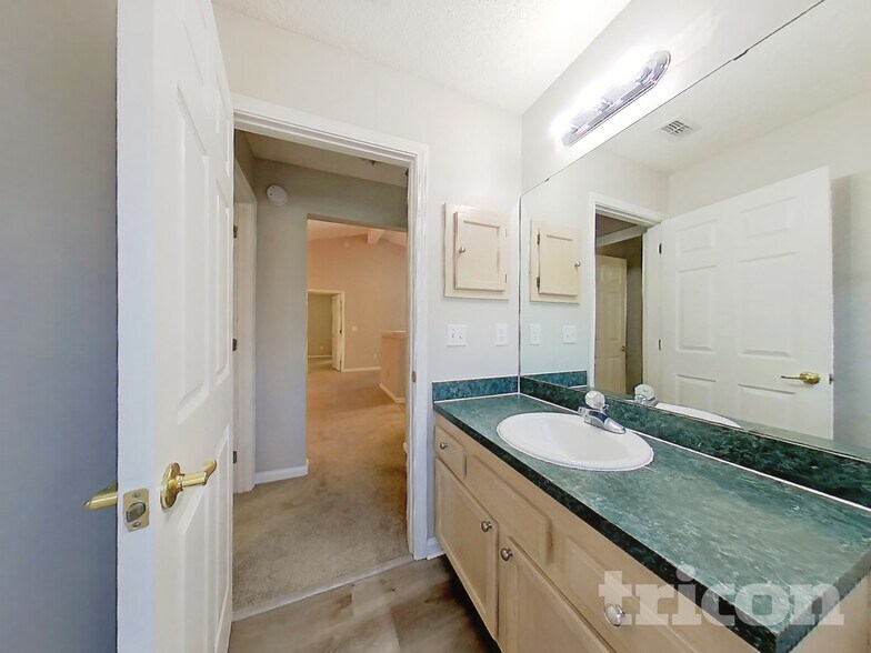 Building Photo - 11329 Hartland Rd