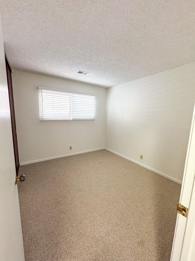 Building Photo - 26 Camelot Ct