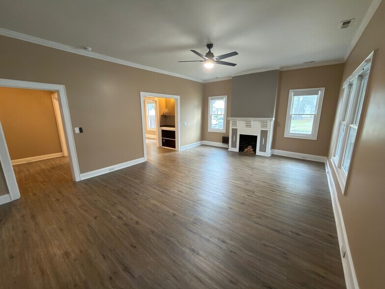 Living room - 302 N Sumner St