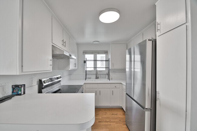 Building Photo - 127 15th Pl
