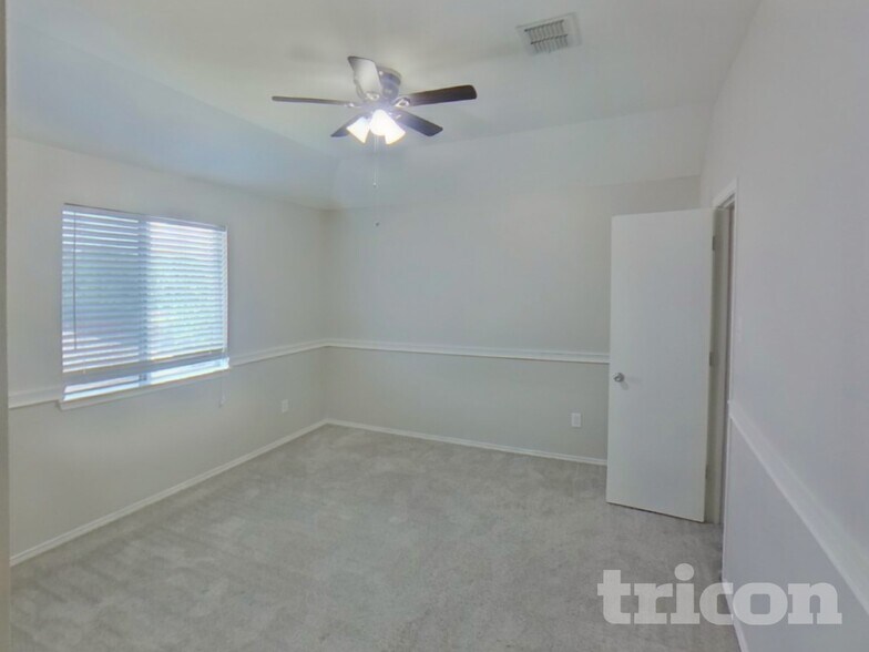 Building Photo - 1718 White Pine Trail