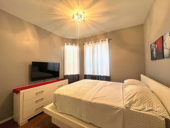 Building Photo - FURNISHED 3 Bedroom, 2 Bathrooms in the so...
