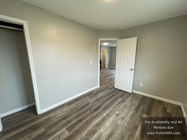 Building Photo - 300 Market St