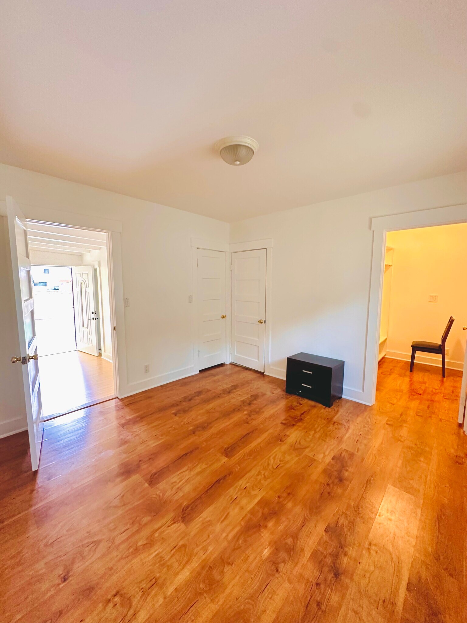 Building Photo - 7231 Vanalden Ave