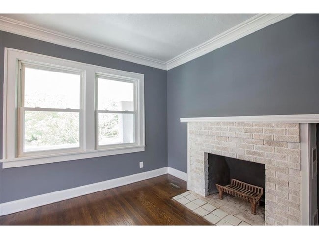 Building Photo - 5919 Kenwood Ave