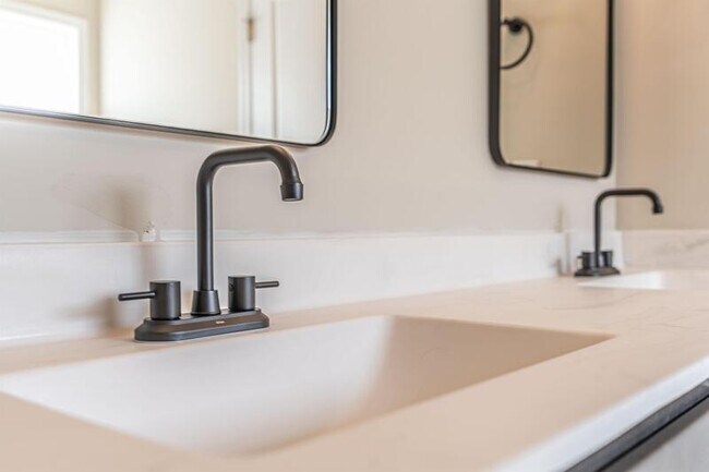 Building Photo - 151 Titleist Ct