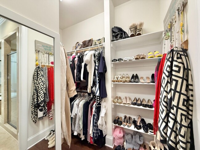 Building Photo - Luxurious 3BD, 4BA Raleigh Townhome with a Bonus Sunroom, Jacuzzi, and Large Upstairs Loft within...