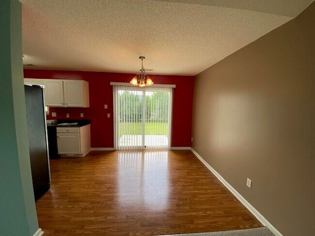 Building Photo - Charming 2 bed 2 bath home in Whitney Pines