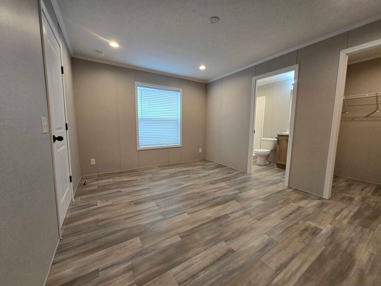 Building Photo - 29884 Jamestown Dr
