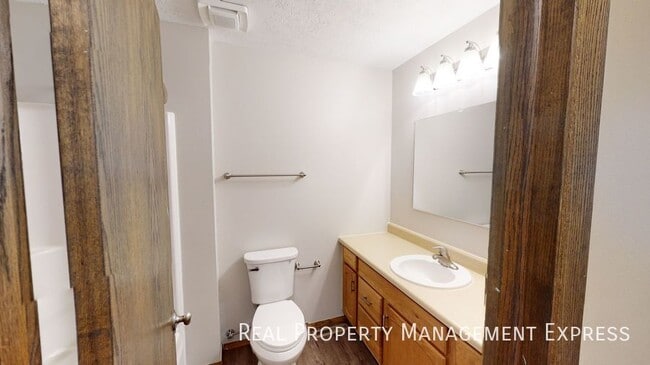 Building Photo - 3 Bed 3 Bath Home in Sioux Falls!