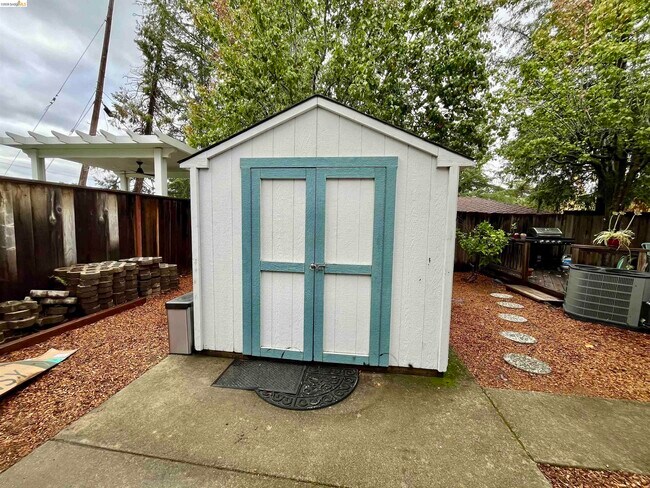 Building Photo - 600 Chandon Ct