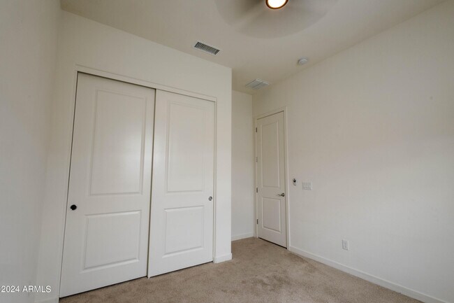 Building Photo - 5808 S 101st Way