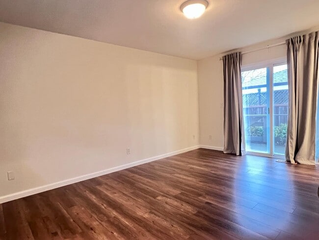 Building Photo - 1874 Villa St