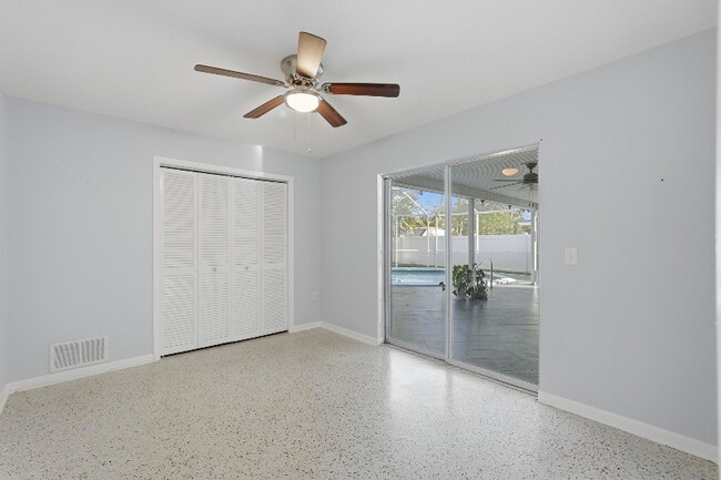 Building Photo - 725 Patricia Ave