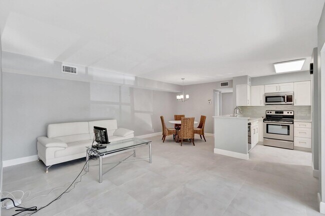 Building Photo - 14895 Builtmore Way