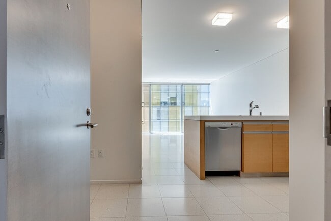 Building Photo - Veer Towers 2210E-CityCenter Views from th...