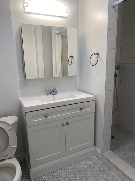 Building Photo - 146 Hemenway St