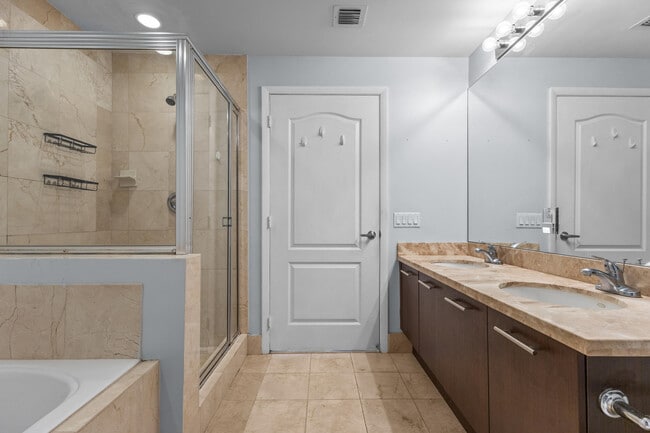 Building Photo - 410 Evernia St