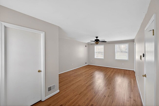 Building Photo - 12203 Westview Dr