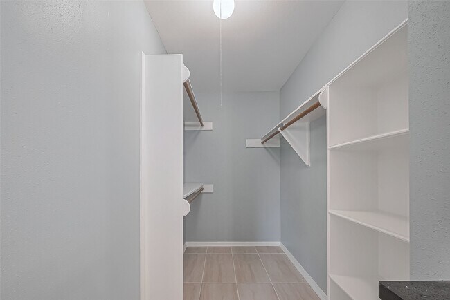 Building Photo - 16506 Amcreek Rd