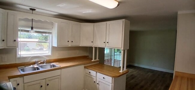 Building Photo - 710 SE 170th Ave