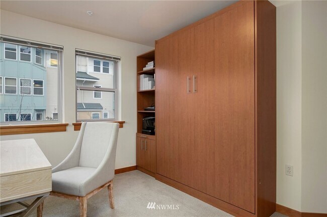 Building Photo - 827 Hiawatha Plz S