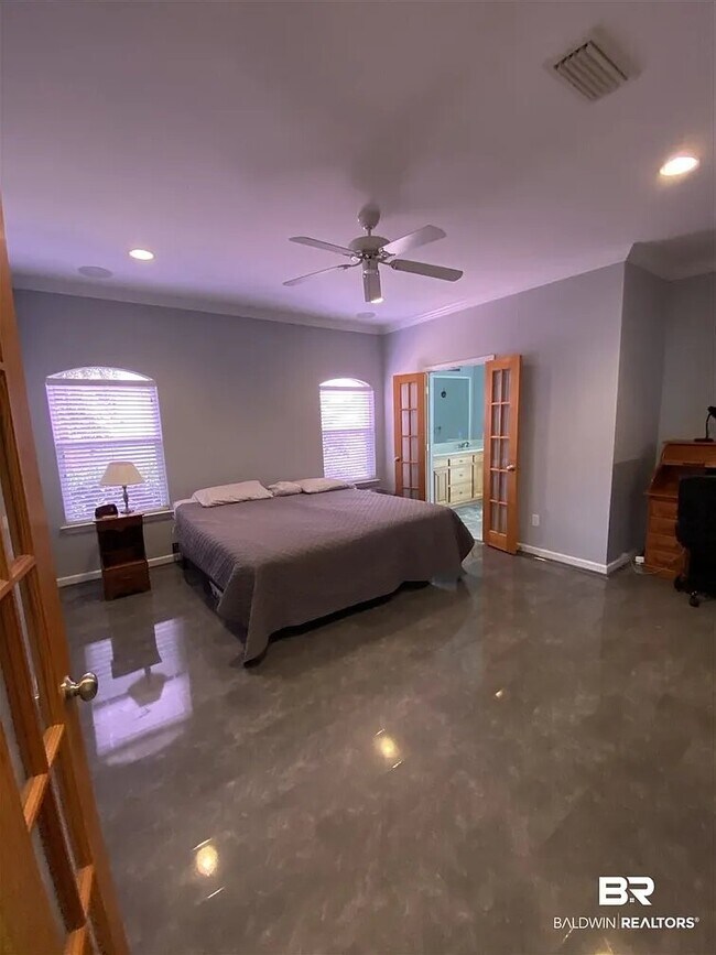 Building Photo - 106 Riveroaks Dr