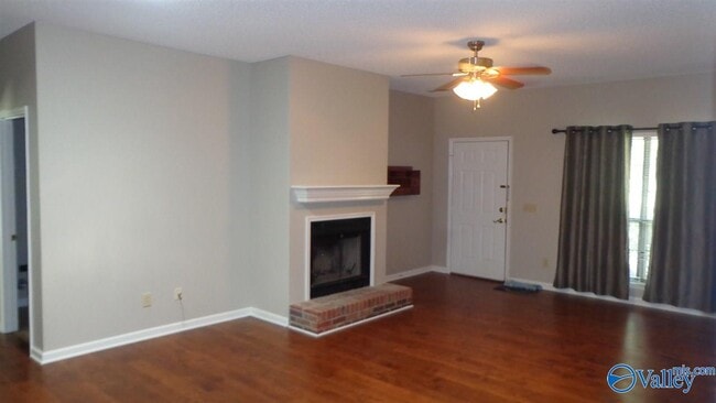 Building Photo - 718 Wynsom Dr SE