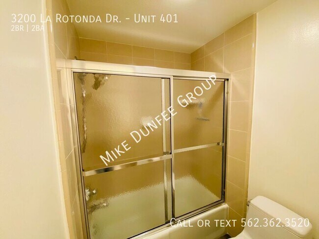 Building Photo - 3200 La Rotonda Dr