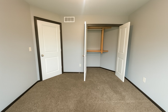 Building Photo - Welcome Home to This Spacious 5 Bedroom in Park City!