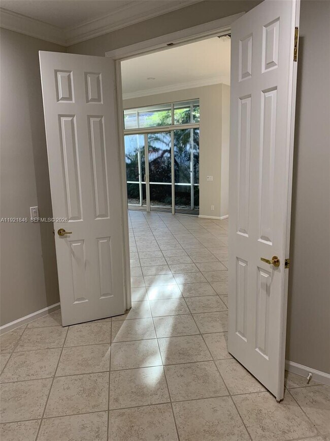 Building Photo - 2518 Bay Pointe Ct