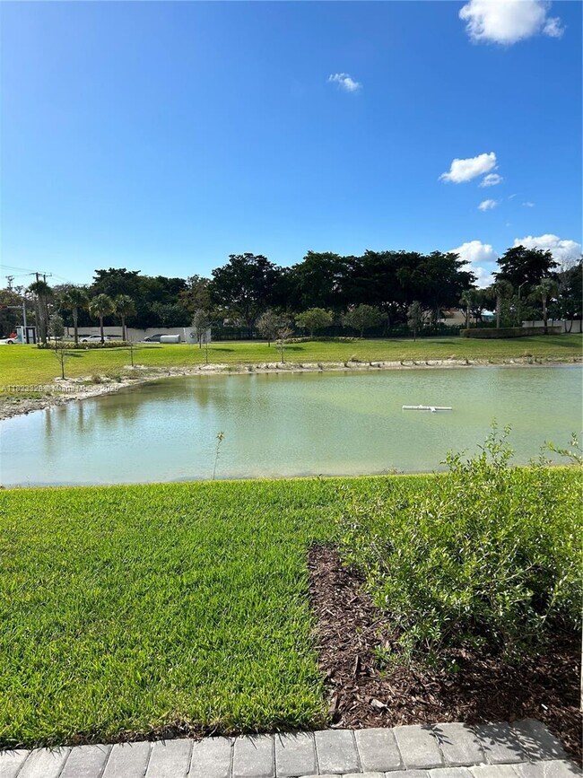 Building Photo - 2112 Appleton Cir S