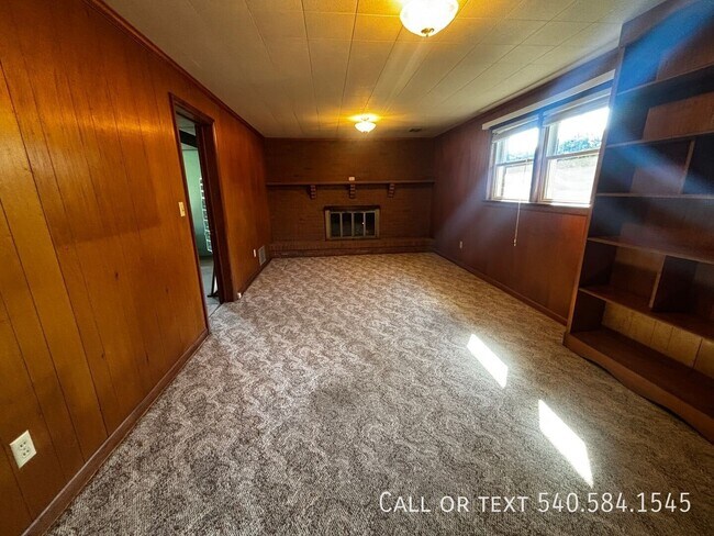 Building Photo - 1511 Narcissus St
