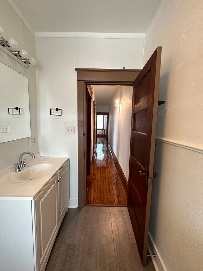 Building Photo - 239 N Stratton St