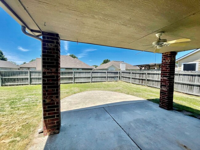 Building Photo - BIXBY SCHOOLS!! Charming Home w/fireplace.