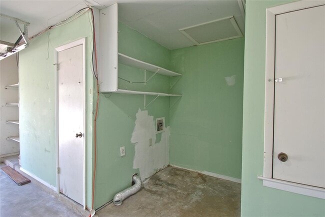 Building Photo - 1707 Onion Creek Village Dr