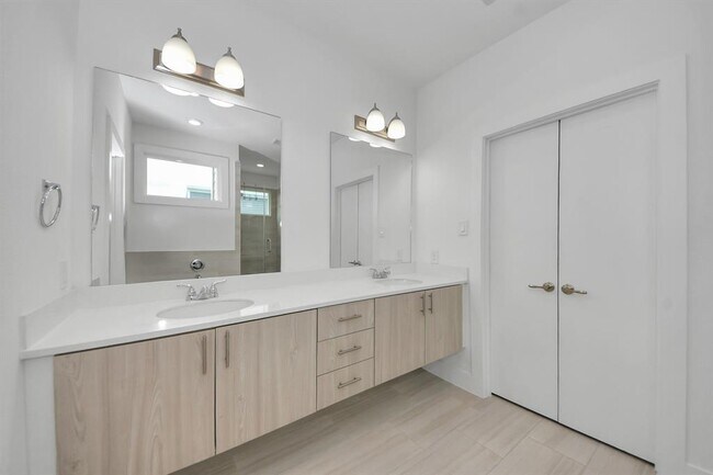 Building Photo - 9654 Habitat St