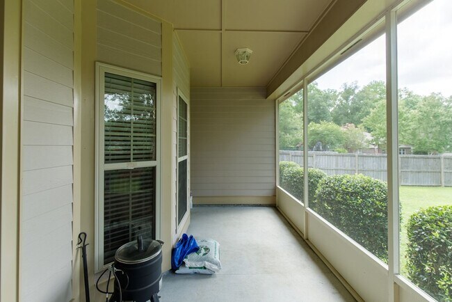 Building Photo - Spacious 4-Bedroom, 3-Bath Home with Large Screened-In Porch & Modern Features in Hahira, GA