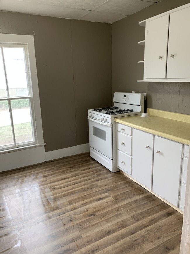 Building Photo - 208 E F St