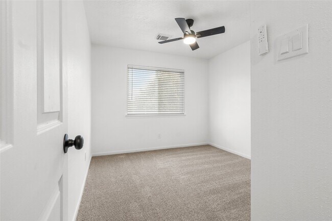 Building Photo - 2118 Gemini St