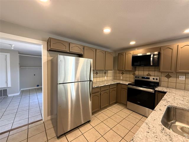 Building Photo - 702 SW Barnard St