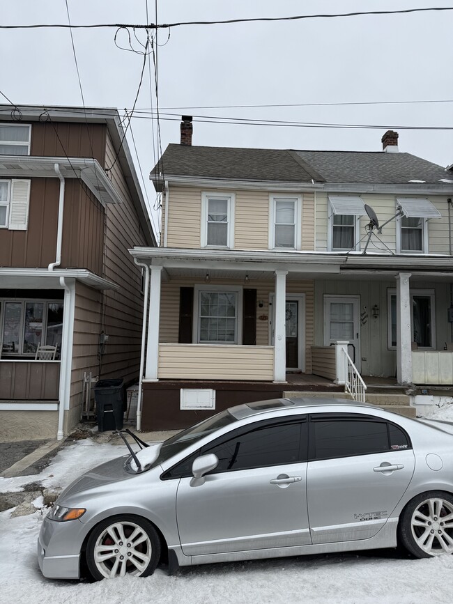 Primary Photo - 123 1st St