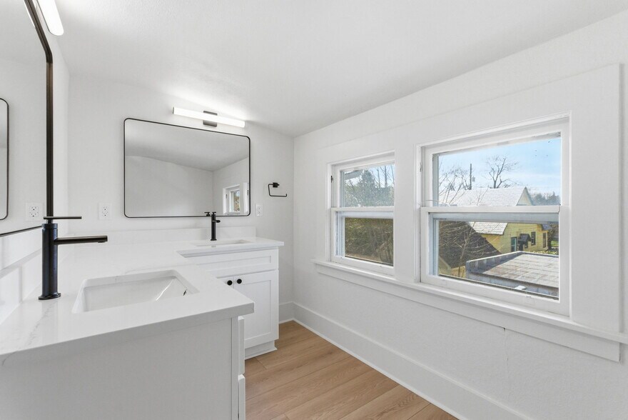 Building Photo - 2945 NE 57th Ave