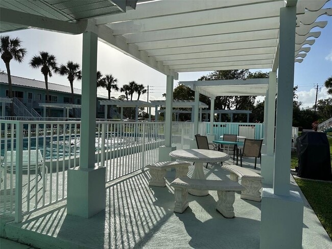 Building Photo - 541 S Peninsula Ave