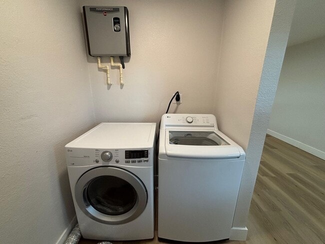 Building Photo - Fully Remodeled 3-Bedroom + Den Home for R...