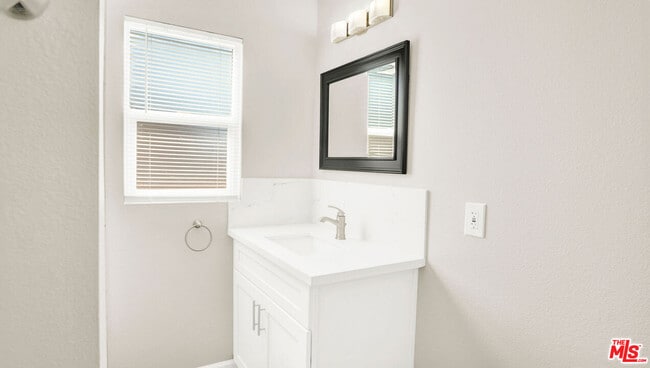 Building Photo - 10422 El Rancho Dr