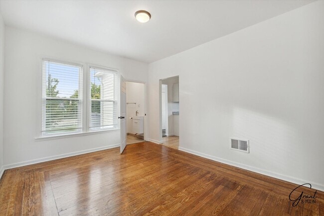 Building Photo - $1650 - Large 4 Bedroom, Renovated Home