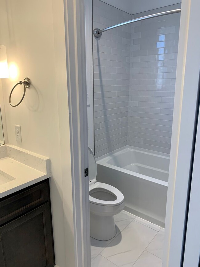 Building Photo - 4 Bed 3.5 Bath in Edgefield Home