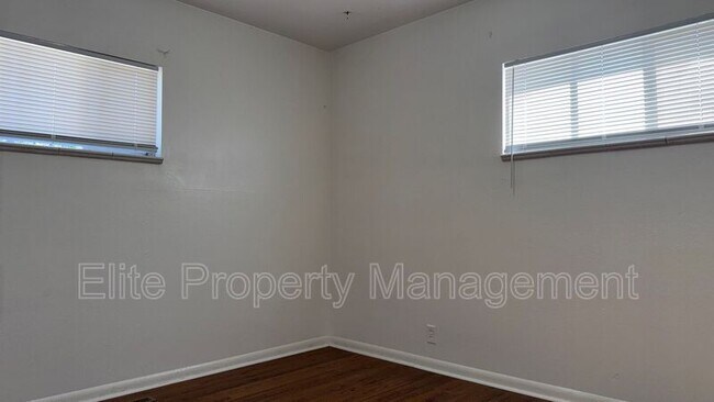 Building Photo - 612 Alpine Ave