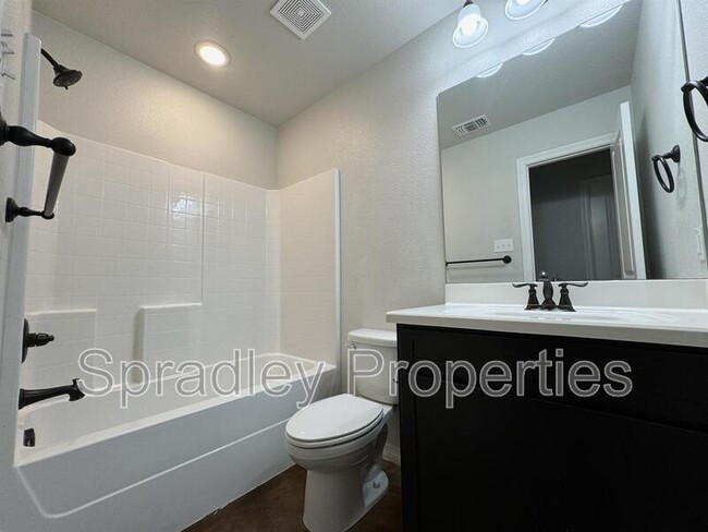 Building Photo - 204 Sparrow Cove